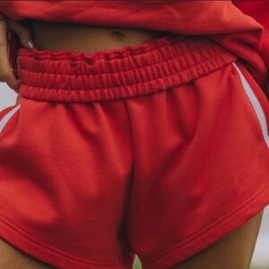 DAILY DRILLS HEART FLEECE SHORTS